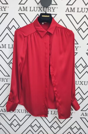 "L'Eleganza Radiante della Camicia"