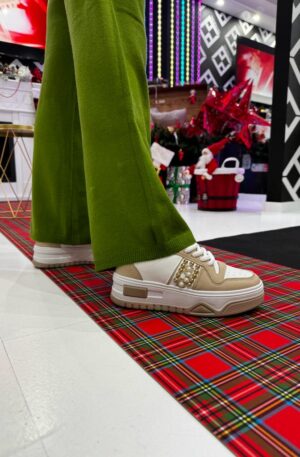 Sneaker "Splendore Dorato con Perle Bianche"