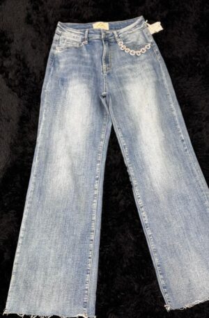 "Luminoso Glamour: Jeans Chiari Personalizzati con Catena in Zirconi, Taglio a Palazzo per uno Stile Unico"
