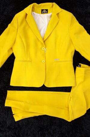 "Giallo: Giacca e Pantalone da Donna, Acquistabili Singolarmente per uno Stile Personalizzato"