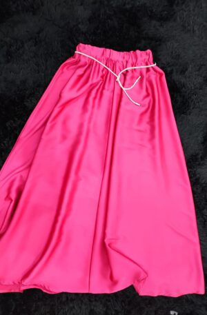 "Gonna Lunga in Raso: Eleganza Versatile in una Palette di Colori"